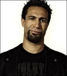 N en 1971, il est le bassiste du Bloodhound Gang :