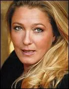 Ne en 1968, cette femme politique franaise dirige dsormais le FN, aprs avoir succd  son pre :