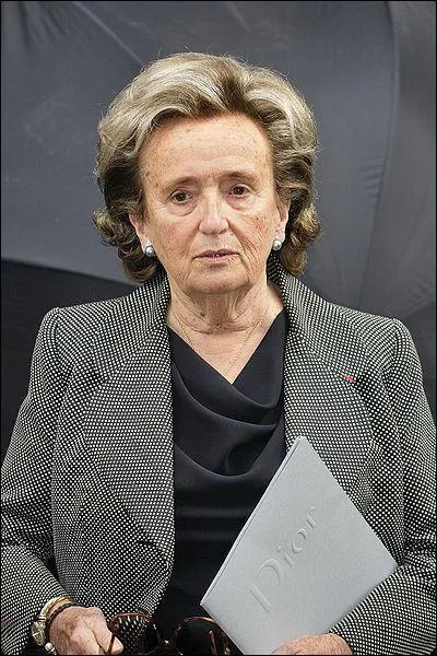 Bernadette - Pourquoi est-elle sortie de nuit de l'Elyse ?