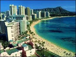 Cet archipel du Pacifique Nord est un Etat amricain, dont la capitale est Honolulu, c'est ... ...