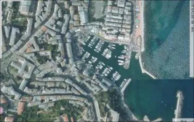 Je vole en Corse au dessus de :