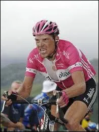 Le coureur allemand, Jan Ullrich, a remport une fois le Tour de France en 1997, mais combien de fois a-t-il termin 2e du Tour ?