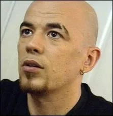 Comment s'appelle ce chanteur ?