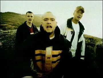 'La Tribu De Dana' est chant par le groupe...