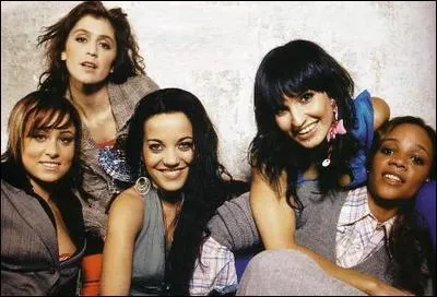 Elles taient cinq filles, gagnantes de la 1re saison de l'mission Popstars. Il y avait Lydy, Coralie, Alexandra, Marjorie et Claire, et elle chantaient 'Plaisir Extensible'. C'tait les ...