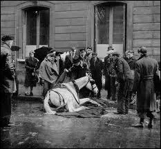 Qui est l'auteur de cette clbre photographie ' Le Cheval tomb ' prise  Paris en 1942 ?