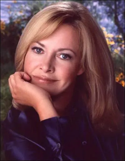 Ne en 1951, c'est la maman de toute la tribu de '7  la maison' :