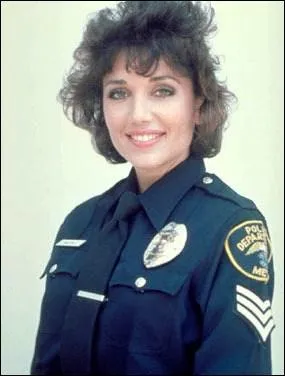 Ne en 1956, elle est clbre pour avoir incarn pendant six ans le sergent Dee Dee McCall dans la srie 'Rick Hunter' :