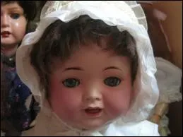 Qui chantait 'J'ai mis de la vie dans le corps transi d'une poupe de porcelaine un peu dmode, trop bien leve' ?