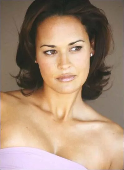 Ne en 1971, elle fut la coquipire de Largo Winch dans la srie du mme nom :