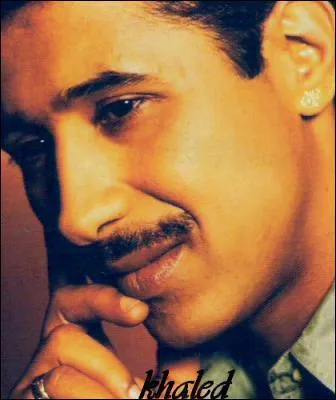 Qui est ce chanteur qui clame son amour pour 'Acha' ?