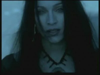 De quel clip des annes 90 est tire cette photo de Madonna ?