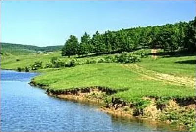 Quel pays se trouve entre l'Ukraine et la Roumanie ?