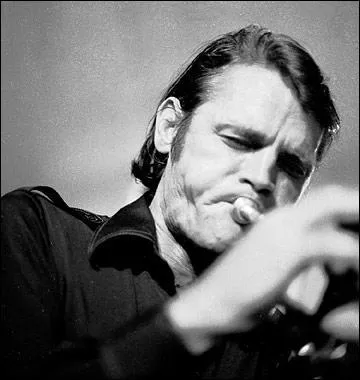 Chet baker tait un excellent trompettiste de jazz amricain. Dans quelle capitale europenne est-il dcd en 1988 ?