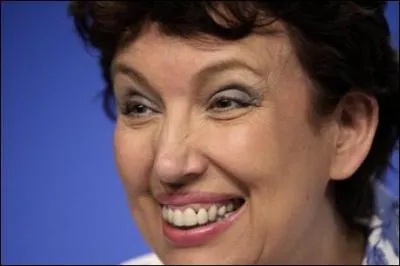 Roselyne Bachelot. Nous sommes le 8 Aout 2011, quel poste occupe-t-elle actuellemnt au sein du gourvernement Fillon III, depuis le 14 Novembre 2010 ?