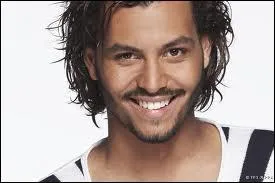 Avec qui Daniel doit-il former un faux coupe ?