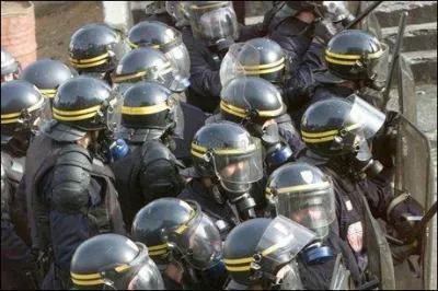 Dans la suite de leurs aventures Godefroy charge a lui tout seule une compagnie de ... , les prenant pour des chevaliers du Moyen-Age ?