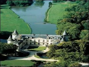 Mais il s'aperoit qu'il a t transform en...