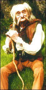 Qui interprte le doyen du village Agecanonix dans ' astrix et Oblix contre Csar' et ' Astrix aux jeux olympiques' ?