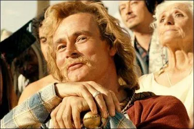 Qui interprte le barde Assurancetourix dans ' Astrix aux jeux olympiques' ?