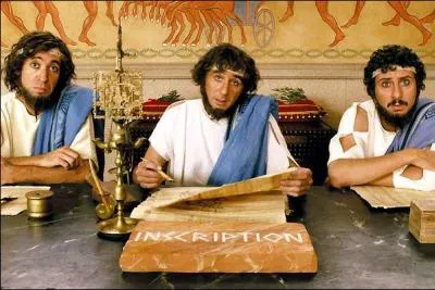 Qui interprre le juge arbitre grec Omga dans ' Astrix aux jeux olympiques' ? ( au milieu sur la photo)