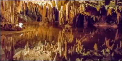Dans quel sens pousse une stalagmite ?