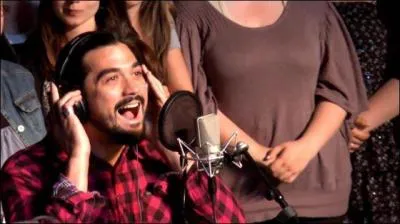 Quel est le titre d'une de ses propres chansons ?