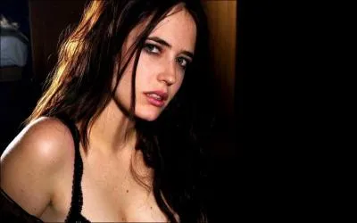 Eva Grenn est Vesper Lynd ... . James Bond est :