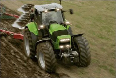 Quelle est la marque de ce tracteur ?