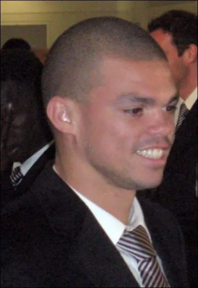 Qui est ce footballeur ?