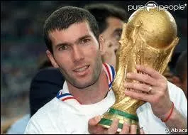 Qui est ce footballeur ?