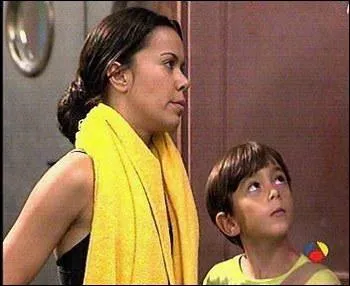 Comment s'appelle le petit frre de Lola ?