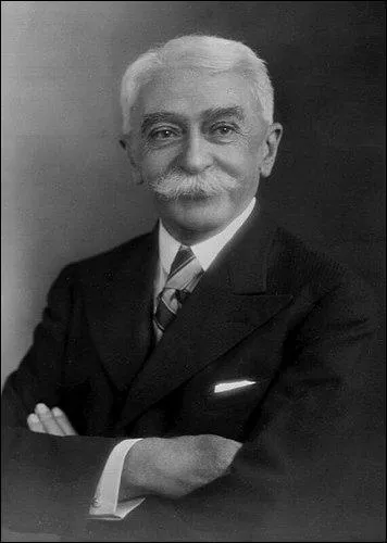 Qui a invent le proverbe 'L'important, c'est de participer', en 1908 ?