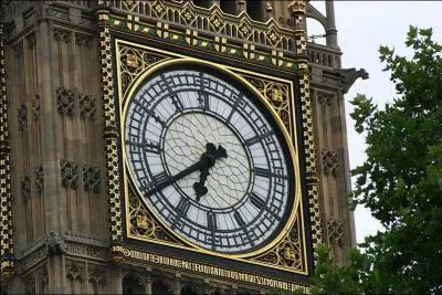 Combien mesure la grande aiguille de Big-Ben ?