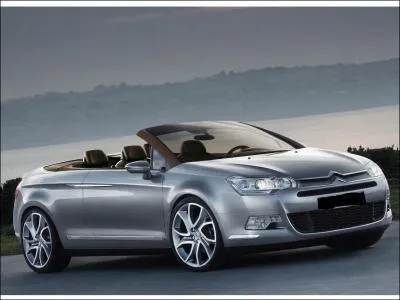 Quelle est la marque de cette voiture ?