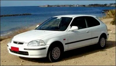 Quelle est la marque de cette voiture ?