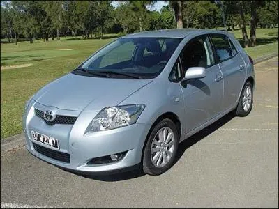 Quelle est la marque de cette voiture ?