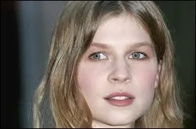 O passe-t-elle sa scolarit ?