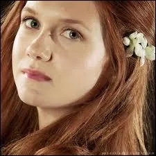 Avec qui est-elle fiance ?