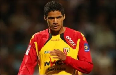 Le jeune footballeur de 19 ans Raphal Varane a quitt les Sang et Or pour rejoindre...