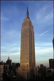 Quel est ce gratte-ciel relativement ancien ?