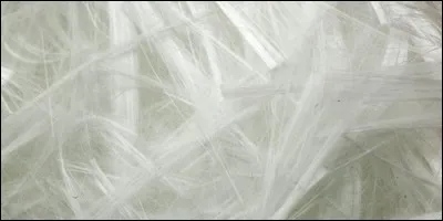 L'acrylique est une fibre textile artificielle fabriquée à partir de cellulose, extraite de plantes.