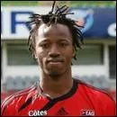 Comment s'appelle ce jeune dfenseur qui s'est engag avec l'OL ?