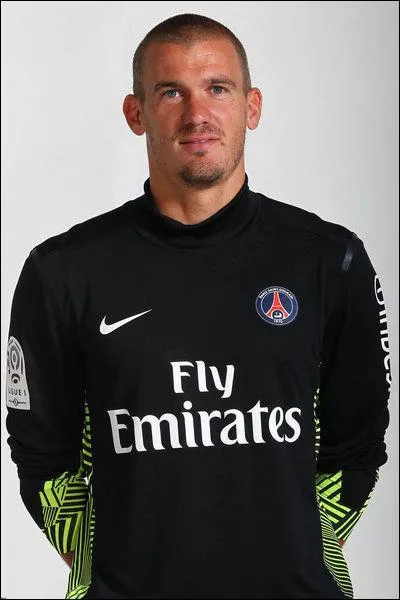 Dans quel club jouait ce joueur la saison dernire ?