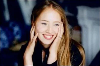 Actrice, elle ralise son premier film en 2004 avec 'demi-tarif'.