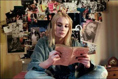 Elle joue 'Fleur' dans 'le premier jour du reste de ta vie' de Rmi Bezanon :