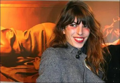 Comdienne, fille de Jane Birkin et demi-soeur de Charlotte Gainsbourg :