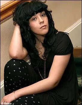 Actrice et petite sur d'une chanteuse-comdienne clbre :