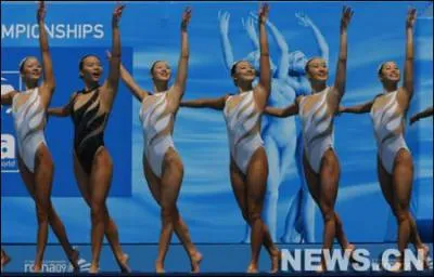 L'ensemble d'un enchanement de natation synchronise c'est :