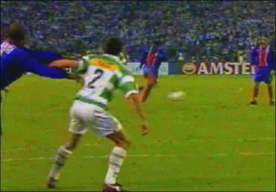 1996, Finale de la Coupe des Coupes entre le PSG et le Rapid de Vienne. Il donne une deuxime Coupe d'Europe  la France grce  un coup franc lointain mais puissant.